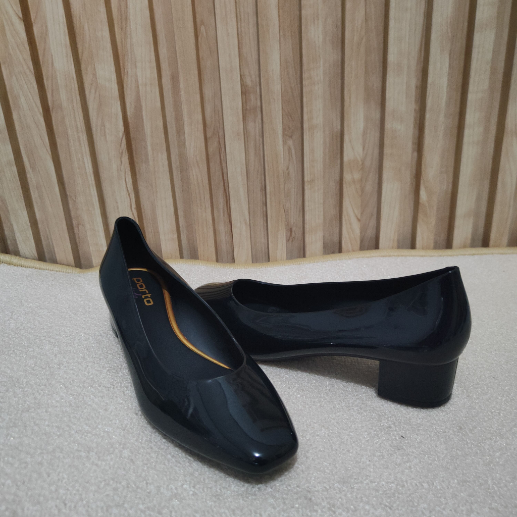 Rumahkaki - Sepatu Kerja Wanita Hak Tinggi 3cm Bahan Jelly Full Hitam Porto Lady PIK - Image 1